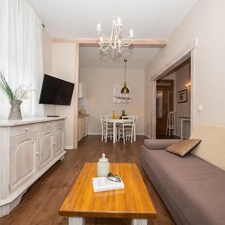 Petra & Rustic Apartamento Makarska