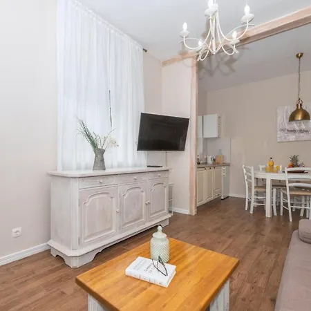 Petra & Rustic Makarska