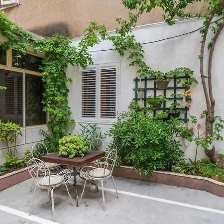 Apartment Petra & Rustic Makarska