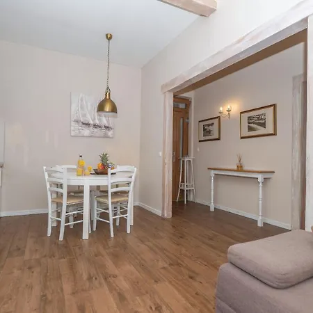 Petra & Rustic Apartment Makarska