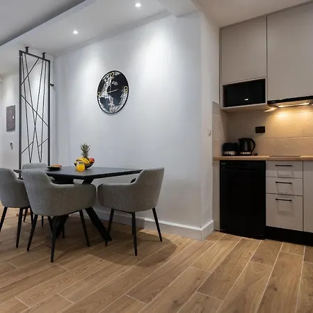 Petra & Rustic * Makarska