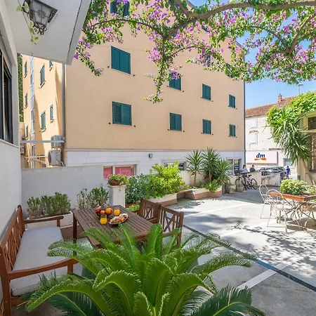Apartment Petra & Rustic