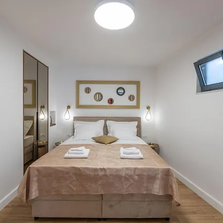 Petra & Rustic Makarska