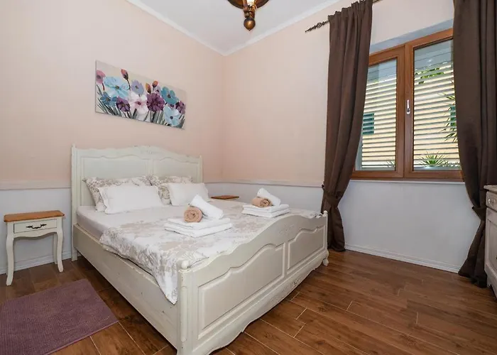 Petra & Rustic Daire *