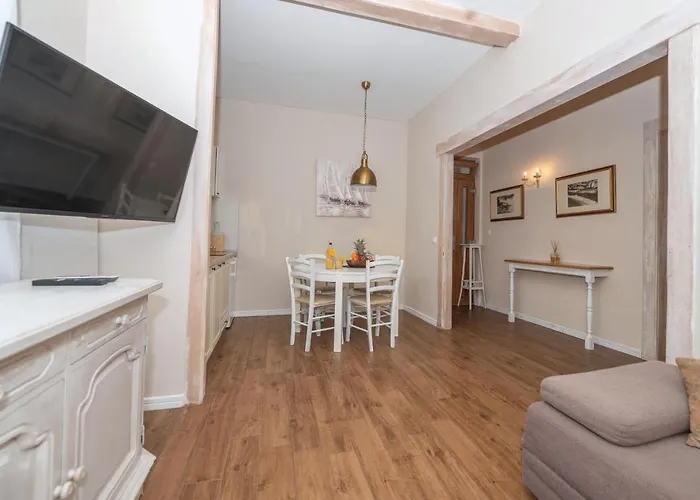 Petra & Rustic Daire Makarska