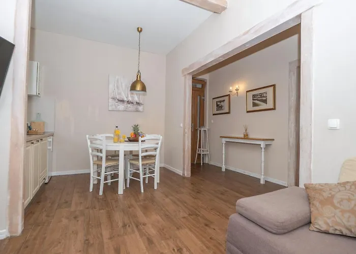 Petra & Rustic Daire Makarska