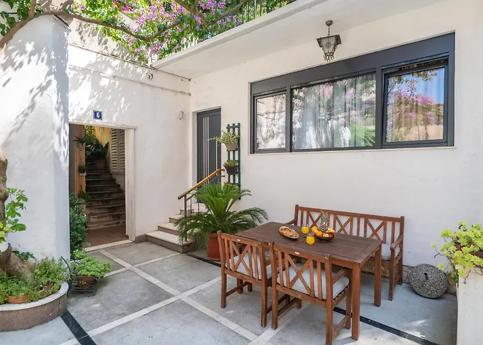 Petra & Rustic Daire Makarska