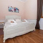 Petra & Rustic * Makarska