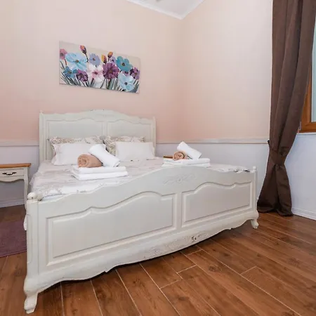 Petra & Rustic * Makarska