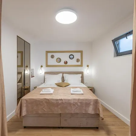 Petra & Rustic Apartman