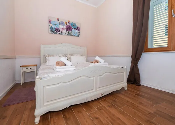 Petra & Rustic * Makarska