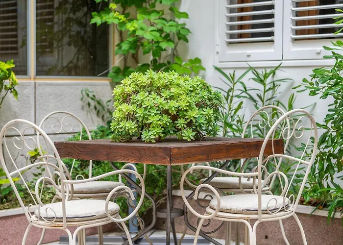 Petra & Rustic Appartement Makarska