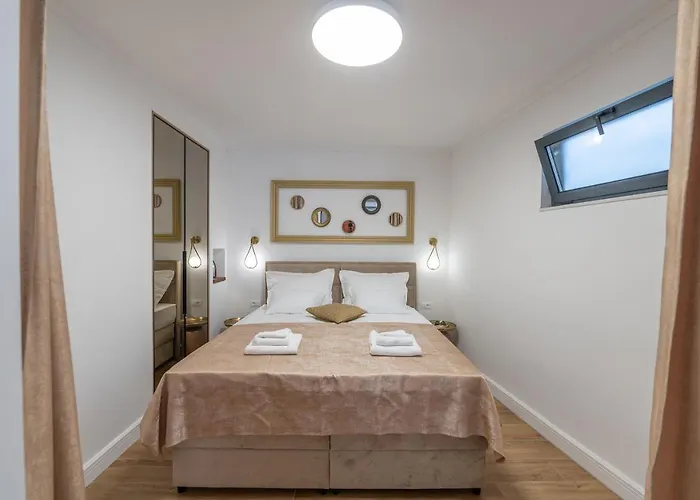 Petra & Rustic Makarska