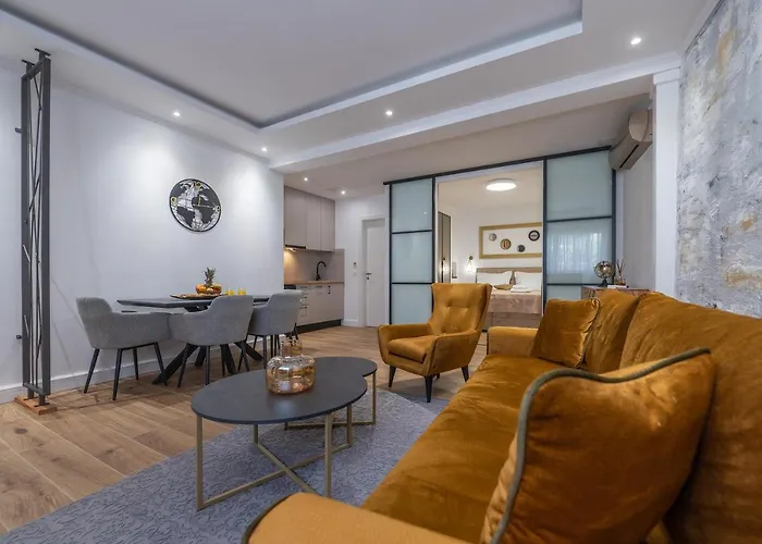 Petra & Rustic Appartement Makarska